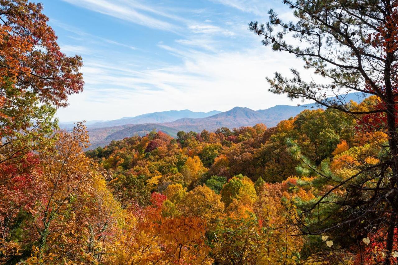 Woodhaven - Private - 3 Suites - Gorgeous Views - 3 Pools - Gamerm - Hottub - Lots Of Bears Gatlinburg Eksteriør bilde