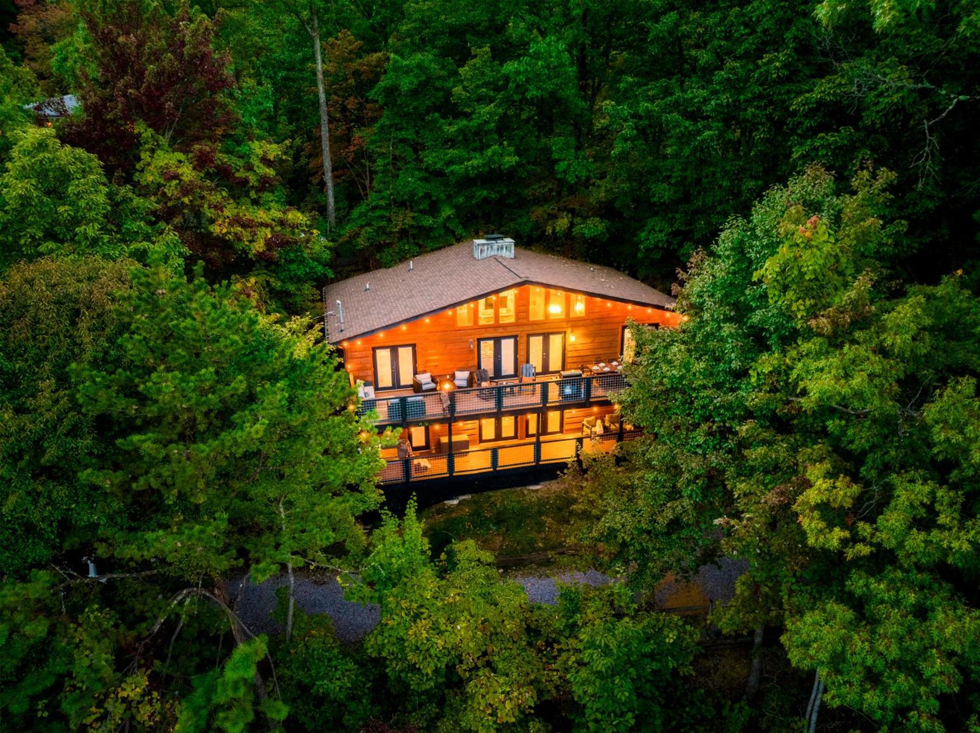 Woodhaven - Private - 3 Suites - Gorgeous Views - 3 Pools - Gamerm - Hottub - Lots Of Bears Gatlinburg Eksteriør bilde