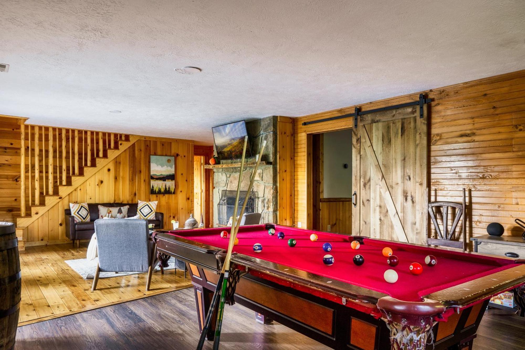 Woodhaven - Private - 3 Suites - Gorgeous Views - 3 Pools - Gamerm - Hottub - Lots Of Bears Gatlinburg Eksteriør bilde