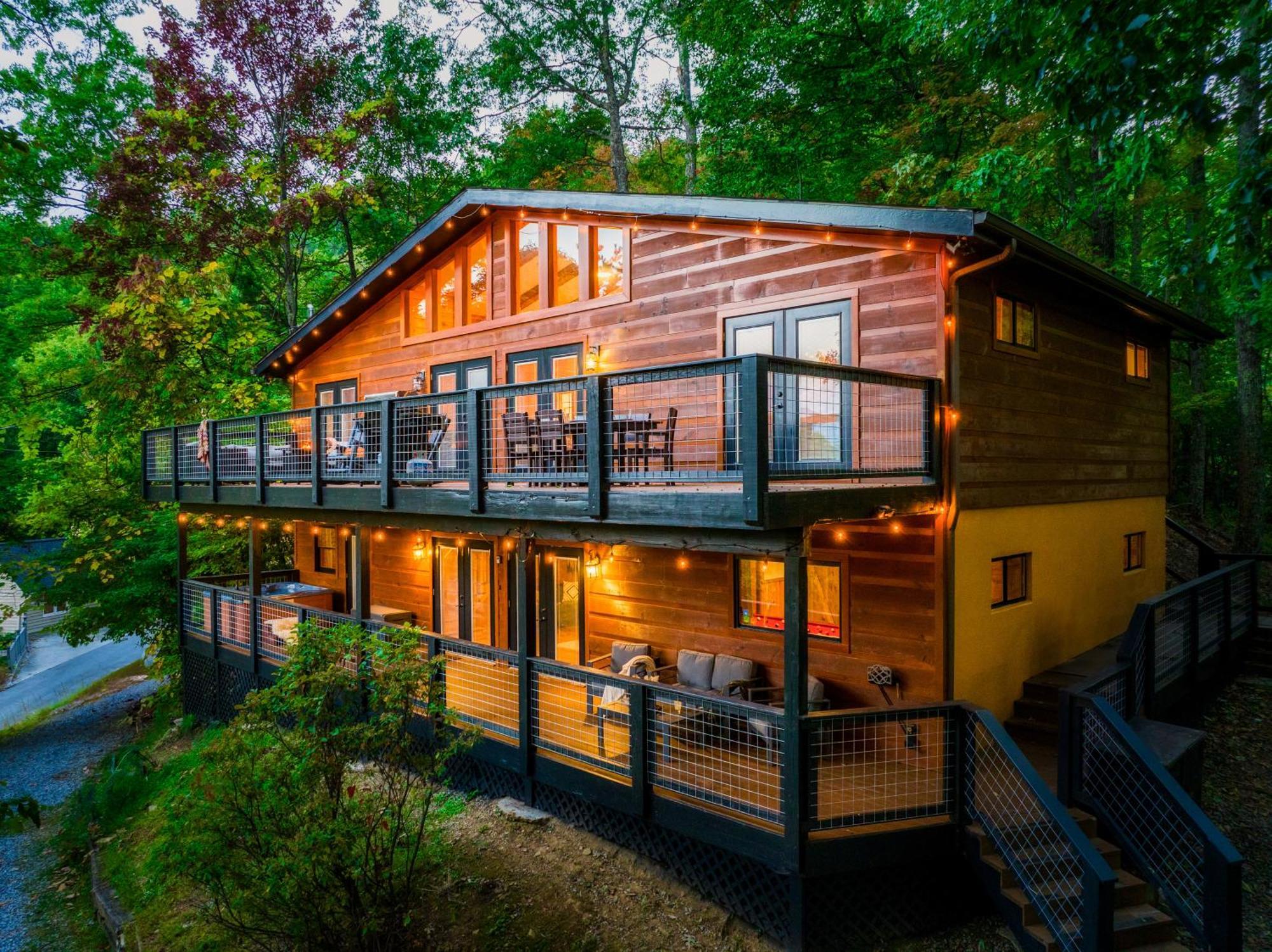 Woodhaven - Private - 3 Suites - Gorgeous Views - 3 Pools - Gamerm - Hottub - Lots Of Bears Gatlinburg Eksteriør bilde