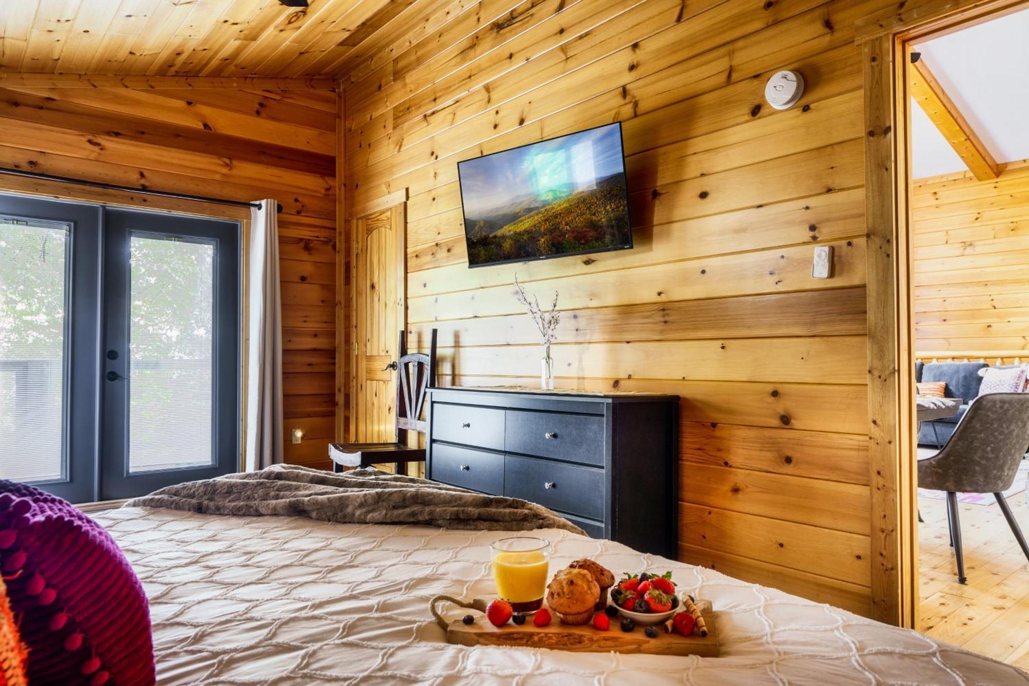 Woodhaven - Private - 3 Suites - Gorgeous Views - 3 Pools - Gamerm - Hottub - Lots Of Bears Gatlinburg Eksteriør bilde